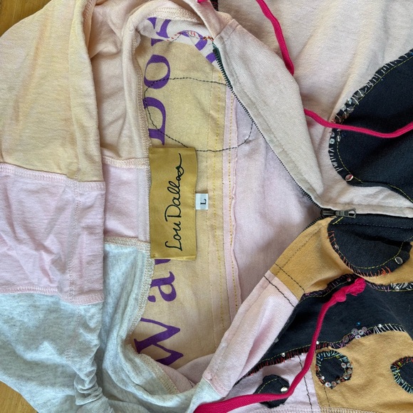 Colorblock Patchwork Cropped Hoodie with Heart Motifs - Picture 5 of 7